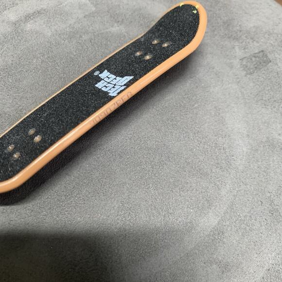 Vintage Tech Deck Santa Cruz Screaming Gray Hand Fingerboard - Picture 5 of 6